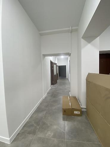Аренда ангаров: СДАЁТСЯ КОММЕРЧЕСКОЕ ПОМЕЩЕНИЕ — 539 м² ПЕРВАЯ ЛИНИЯ, Бульвар Эркиндик — 34