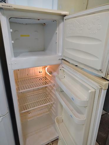 Soyuducular: İşlənmiş 2 qapılı Beko Soyuducu Satılır, rəng - Ağ, Təkərli — 2