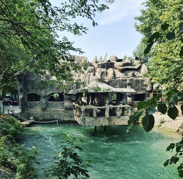 mərdəkan kirayə: Tanınmış Restoran Suyun Üzərində qurulu Qaya tikinti Çayın qırağında