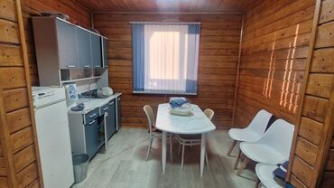 Посуточная аренда домов: 62 м², 3 комнаты — 2