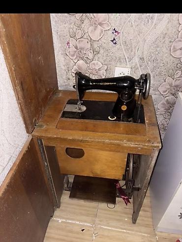 bilyard stolu: Klassik pedal ilə işləyən tikiş maşını – taxta stol-korpusla birlikdə — 2