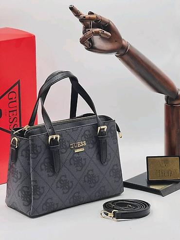 Torbe: GUESS torba – model sa monogram printom - Dizajn: klasična trapez — 4