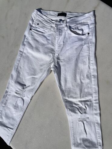 Personal Items: Λευκό ανδρικό skinny τζιν της Zara Man. Διαθέτει μοντέρνο σκισμένο