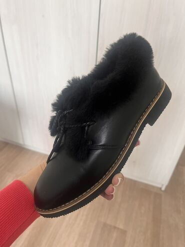 Пальто: Все вещи почти новые Нигде не порвано не испачкано Просто весели в — 30