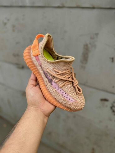Patike: Adidas Yeezy dečije patike

Novo
Brojevi 31 do 36

fb Moje Krpice 1 — 4