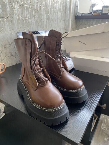 высокие сапоги: Өтүктөр, 36.5, 37, 37.5, Dr.Martens, Жаңы, түсү - Күрөң, Өзү алып кетүү, Акылуу жеткирүү