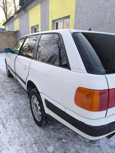 ауди 100 переходка: Белый универсал Audi 100 Avant с характерными задними фонарями и