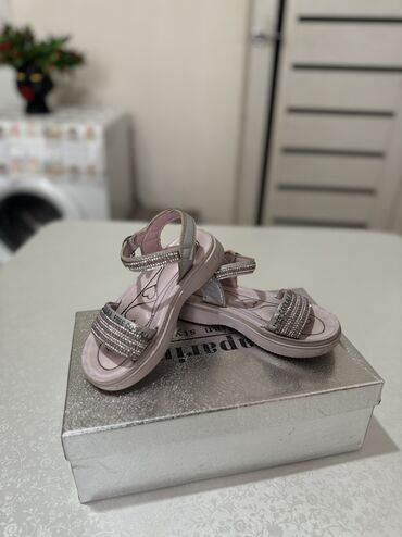 Women's Sneakers and athletic shoes: 1-2. Фото Кроссовки модные классные удобные для девочек. Размер 28 — 20