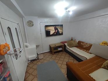 Продажа полдома: Продается пол дома в центре Рабочего Городка. Общий участок 4 сотки — 7