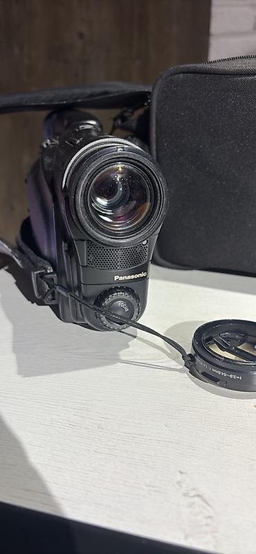 Фото и видеокамеры: Panasonic SLIM Palmcorder video kamera dəsti Xüsusiyyətlər: - Kompakt — 3
