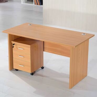 стол компьютерный письменный: İşçi üçün, Dördbucaq masa