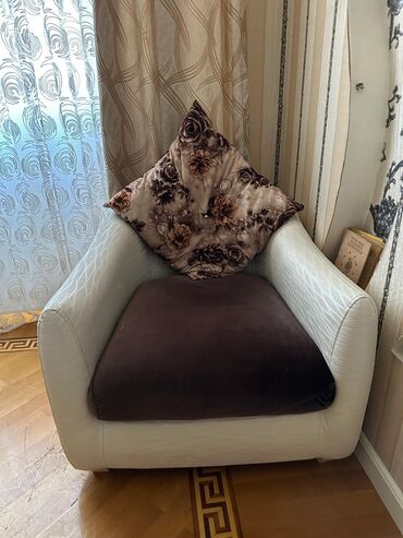 pisiye verilen adlar: Kreslo, Parça, Kredit yoxdur, Çatdırılma yoxdur