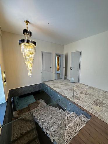 Долгосрочная аренда домов: 270 м², 6 комнат — 5