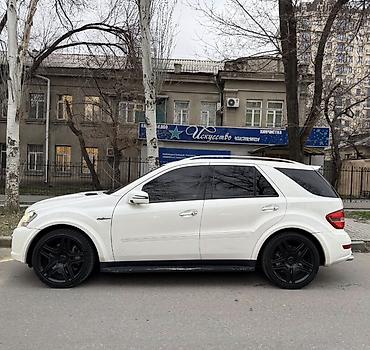 x class: Mercedes-Benz ML-Class AMG: 2011 г., 6.3 л, Автомат, Бензин, Кроссовер — 2