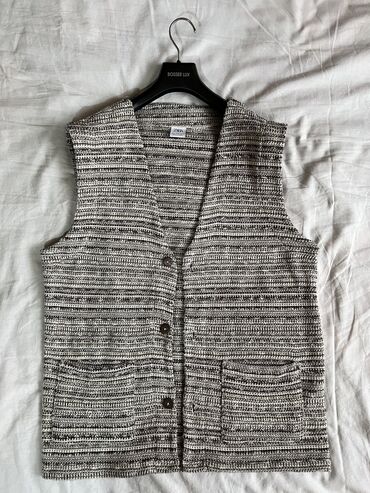 мужской карсет: Продается жилетка от ZARA. Новая (одевал один раз). Покупал в at lalafo.kg мужской карсет: Продается жилетка от ZARA. Новая (одевал один раз). Покупал в