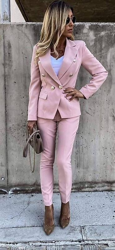 Kompleti: Ponovo dostupni 💫
Vasi omiljeni kompleti 
Vel: S M L
Cena: 3300
din — 2