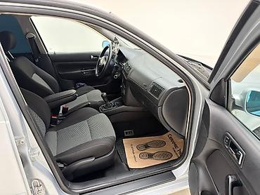 Volkswagen: Volkswagen Golf: 2001 г., 1.6 л, Механика, Бензин, Хэтчбэк — 10