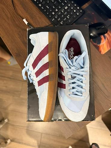 янтарный: * Модель: Adidas Aloha Super * Расцветка: светло-голубой верхом (Clear — 1