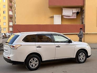 Mitsubishi: Mitsubishi Outlander – ağ rəngli, şəhər və uzun yol üçün rahat və — 9