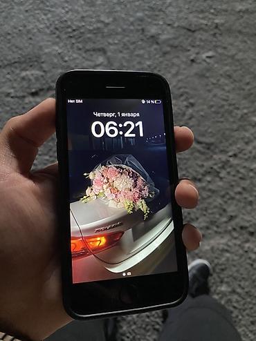 IPhone 8 - Цвет: красный (PRODUCT RED), стеклянная задняя крышка с