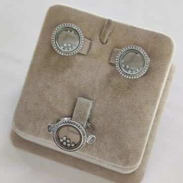 резиновый браслет: Комплект под Чопард Серебро 925/ пробы Цена 4000сом Есть доставка по
