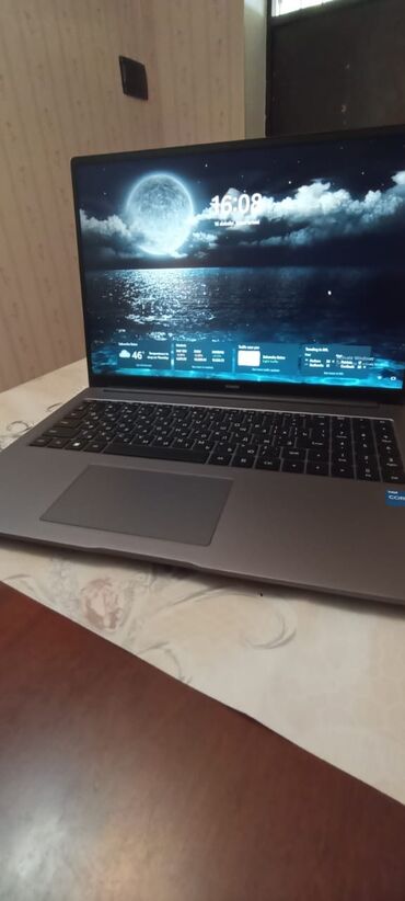 işlənmiş noutbuklar: Intel Core i5, 12 "