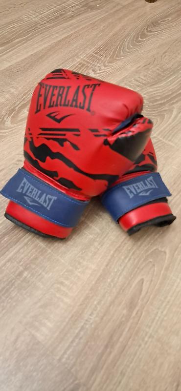 Əlcəklər: Everlast boks əlcəkləri - Rəng: qırmızı-qara naxışlı, mavi bilək — 2