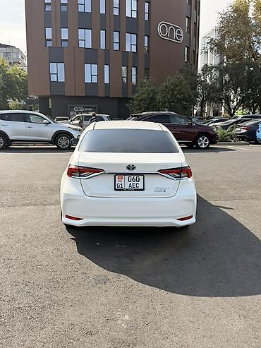 Toyota: Toyota Corolla: 2022 г., 1.6 л, Автомат, Гибрид, Седан — 5