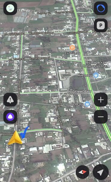 gps трекеры: Мобильное приложение с картой и навигацией, отображающее местность в