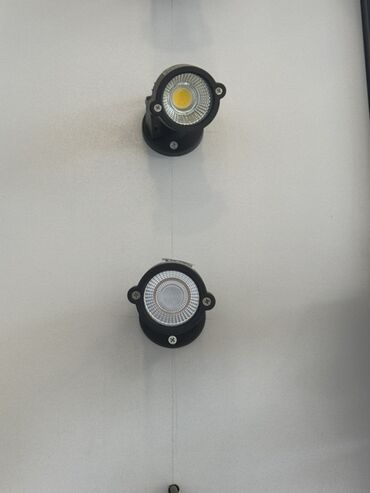 led isiqlar: Divar və ya yerüstü quraşdırma üçün nəzərdə tutulmuş iki ədəd qara