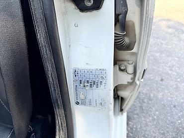 şüşə qaldıran: BMW 5 Series E39 sedan – ağ rəngdə. - Eksteryer: M paket üslublu — 6