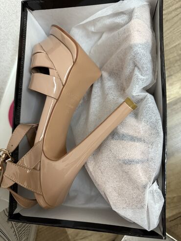 Tuflilər: Tuflilər, YSL, Ölçü: 36, rəng - Bej, Yeni