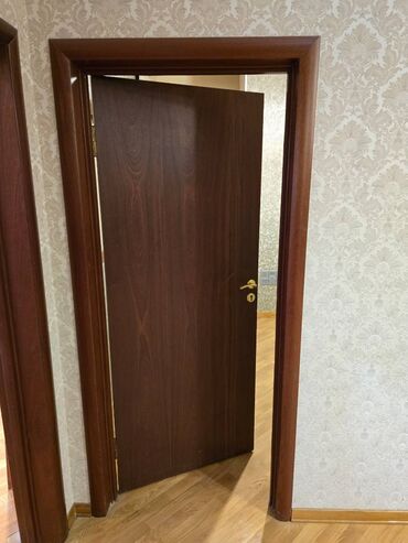 işlenmiş qaplar: Ev qapıları, yaxşı vəziyyətdə, 5 ədəd, biri 60 AZN