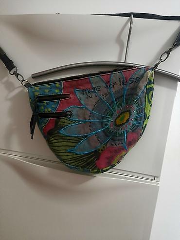 Torbe: Desigual torbica preko ramena – polukružni model sa unikatnim — 7