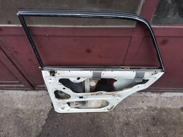 Auto delovi: Vrata zadnja desna Lada 2105,2107 Riva u beloj boji broj 3. Vrata su — 7