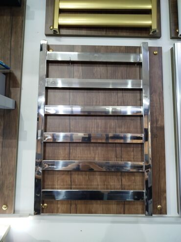 Çanaqlar, tülpanlar: Paslanmayan poladdan divara quraşdırılan dəsmal qurudan/radiator -