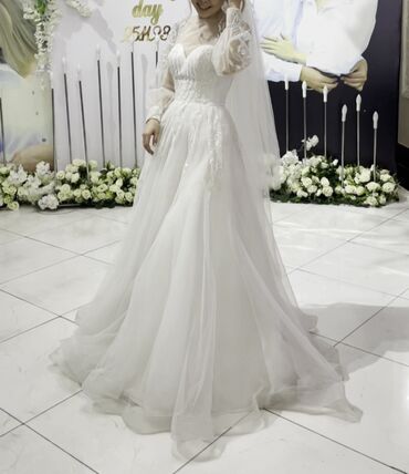 прокат бальных платьев: Продается свадебное платье ✨ очень красивое и нежное на верху с