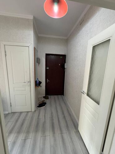 срочно продаю дом кок жар: 1 бөлмө, 42 кв. м, 106-серия жакшыртылган, 7 кабат, Евроремонт