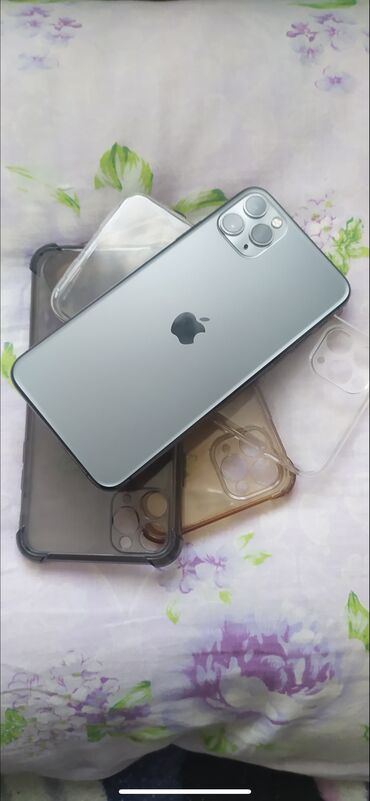 Apple iPhone: IPhone 11 Pro Max, Б/у, 256 ГБ, Зеленый, Зарядное устройство, Защитное стекло, Чехол, 82 %