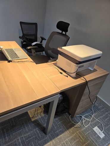 Ofis masaları: İşlənmiş, Müdir üçün, Künc masa — 6