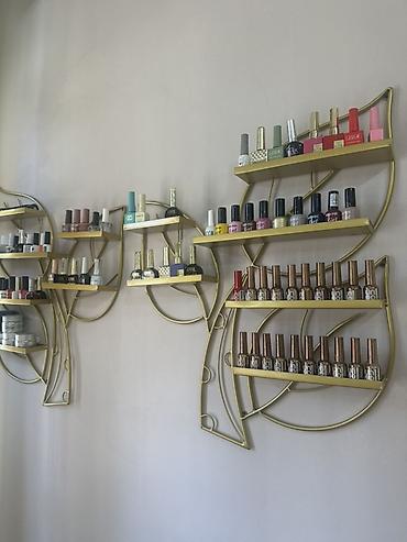 Salon, tibbi mebel: Salonumuza təcrübəli saç və dırnaq ustası tələb olunur. Daimi oturub — 3
