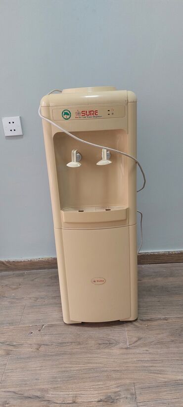 Su üçün kulerlər və dispenserlər: Dispenser Smeg, Döşəməüstü, Su soyutma ilə, İşlənmiş