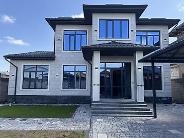 Продажа коттеджей и домов: 🏙️ Продаётся: дом (5+ комнат) — 240 м² (участок 4 сотки) 📍 Локация — 1