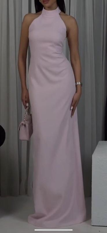 Zərif pudra-çəhrayı rəngdə uzun ziyafət geyimi. - Model: maksi — 2