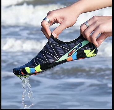 обувь для девочек: Новая для пляжа, басейна очень удобная Размер-39 (Уни) Производство