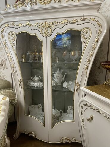 ПО для бизнеса: Стеклянная витрина-шкаф