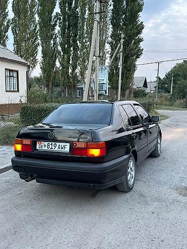 Volkswagen Vento: 1993 г., 1.8 л, Механика, Бензин, Седан