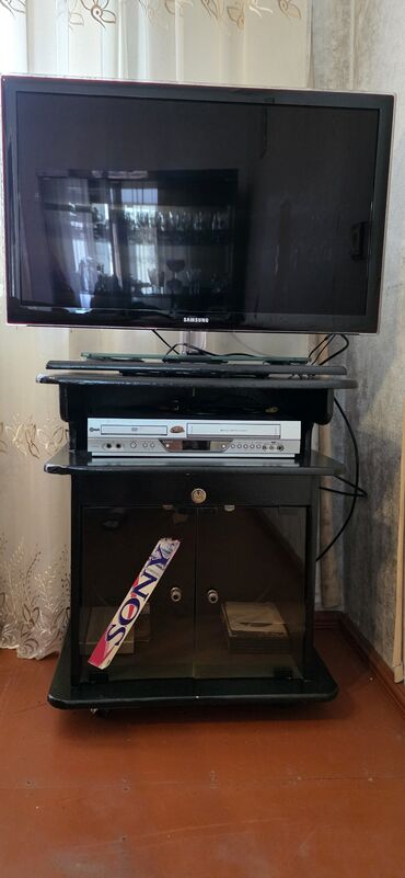 1 kub taxta qiymeti: Sadəcə Tv Altı satılır Ölçülər Dərinlik: 0.40 sm Eni: 0.60 sm