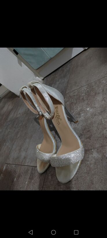 bele cizme na stiklu: Sandale, 37