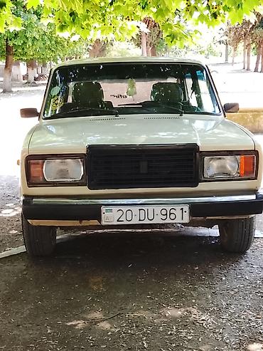 2107 faralar: VAZ 2107 sedan - Korpus: Klassik “07” kuzovu, bej rəngli, xrom ön — 1